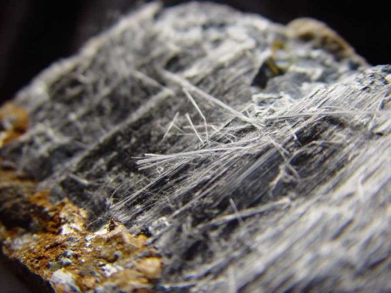 Minerali amiantifieri e analisi petrografica di rocce potenzialmente amiantifere